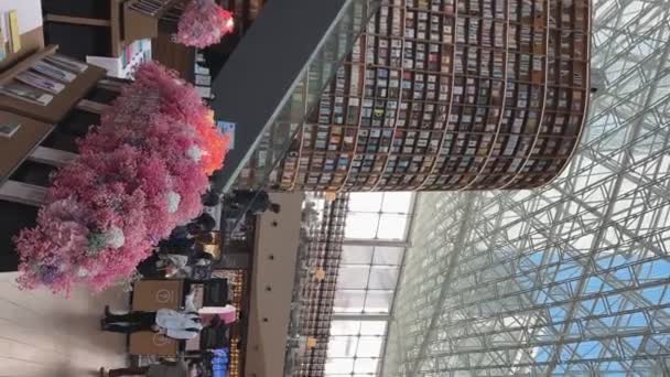 Vista Biblioteca Starfield Por Dentro Multidões Pessoas Movem Interiores Ricos — Vídeo de Stock