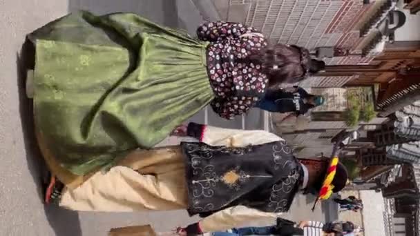 Asiatisches Paar Traditionellen Hanbok Kleidern Bukchon Hanok Village Seoul Südkorea — Stockvideo