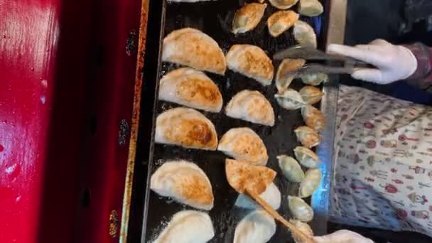 Mandu Korean Dumplings Auf Einem Koreanischen Streetfood Markt Myeongdong Nachtmarkt — Stockvideo