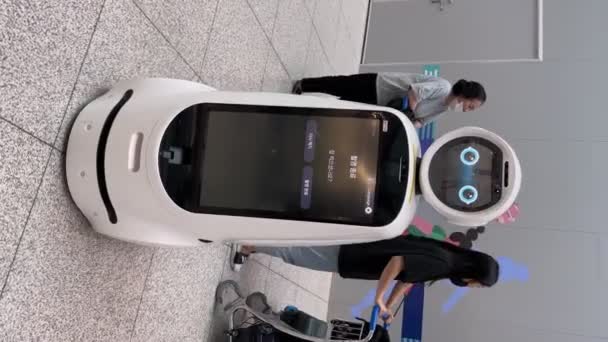 Airstar Robot Que Ayuda Los Pasajeros Aeropuerto Internacional Incheon Con — Vídeo de stock