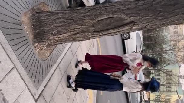 Wanita Asia Mengenakan Pakaian Modis Seoul Korea Selatan Video Vertikal — Stok Video
