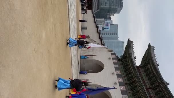 Gyeongbokgung Sarayı Nda Nöbetçi Değişimi Kraliyet Muhafızları Nın Değişme Töreni — Stok video