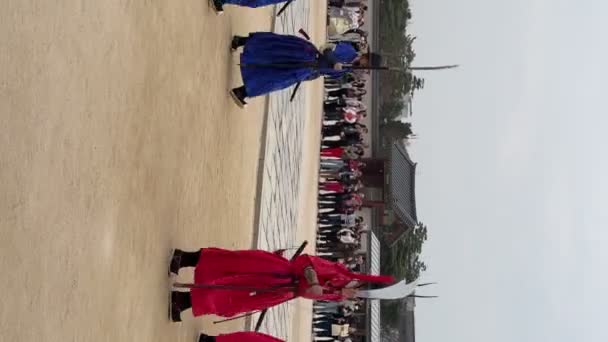 Gyeongbokgung Sarayı Nda Nöbetçi Değişimi Kraliyet Muhafızları Nın Değişme Töreni — Stok video