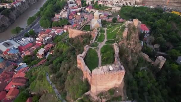 Вид Сверху Тбилиси Воздуха Крепость Нарикала Старый Город Тбилиси Грузия — стоковое видео