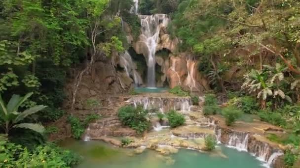Aerial Drone Shot Amazing Kuang Waterfalls Luang Probang Laos Inglés — Vídeo de stock