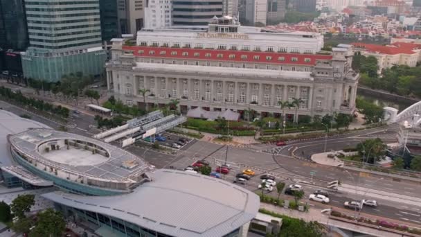 从空中俯瞰日落时新加坡金融城的地标 背景是一座桥梁和摩天大楼 新加坡 新加坡 2023年1月15日 — 图库视频影像