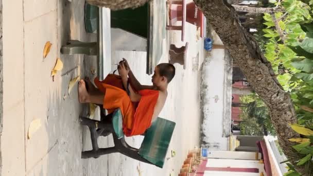 Mladý Buddhistický Mnich Škole Luang Prabang Laos Března 2023 — Stock video