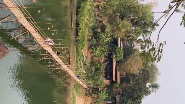 Бамбуковый Деревянный Мост Через Реку Меконг Луанг Банг Лаос Марта — стоковое видео