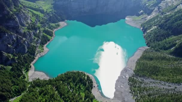 Oeschinen Lake Jezero Bernese Oberland Švýcarsko Jezero Bylo Vytvořeno Obrovským — Stock video