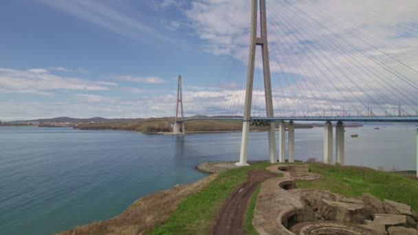 Rus Köprüsünün Vladivostok Taki Doğu Boğazı Üzerindeki Drone Görüntüsü Kargo — Stok video