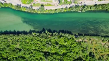 Bosna-Hersek 'in başkenti Capljina' daki Pocitelj 'in surlu kasabasındaki güçlendirilmiş kule 