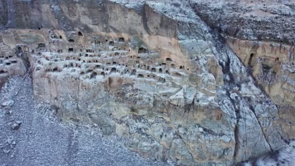Słynny Średniowieczny Klasztor Miejski Jaskiń Vardzia Został Wykopany Zboczy Góry — Wideo stockowe