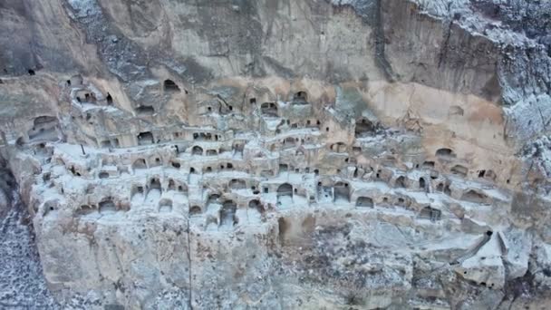 Het Beroemde Middeleeuwse Grottenklooster Vardzia Opgegraven Vanaf Hellingen Van Erusheti — Stockvideo