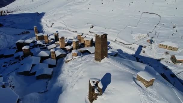 Középkori Kőtorony Város Kaukázus Természeti Hegyek Folyók Völgyek Északkelet Európában — Stock videók