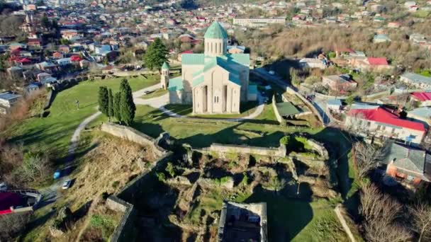 Vue Aérienne Bâtiment Reconstruit Cathédrale Bagrati Kutaisi Arrière Plan Avec — Video