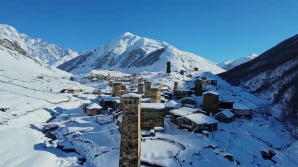 Középkori Kőtorony Város Kaukázus Természeti Hegyek Folyók Völgyek Északkelet Európában — Stock videók