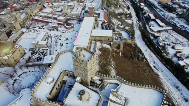 Akhaltsikhe Rabati城堡是一座建于9世纪的中世纪城堡 冬季的空中景观 飞越被雪覆盖的拉巴提城堡 — 图库视频影像