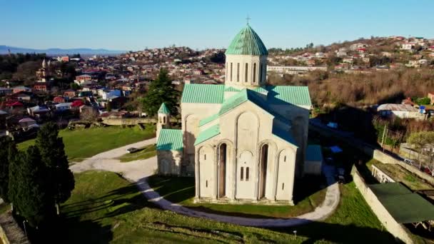 Luftaufnahme Des Rekonstruierten Gebäudes Der Bagrati Kathedrale Kutaisi Hintergrund Mit — Stockvideo