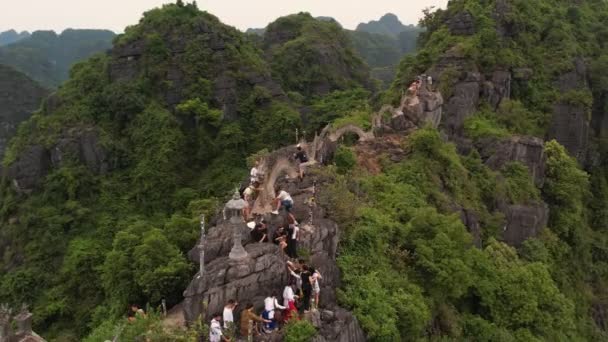Hermosa Vista Sobre Estatua Del Dragón Cima Montaña Mirador Hang — Vídeos de Stock