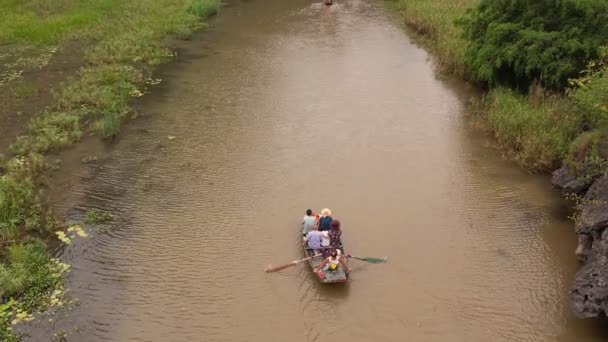 Vista Espetacular Vale Vale Hang Mua Com Barcos Flutuantes Ninh — Vídeo de Stock