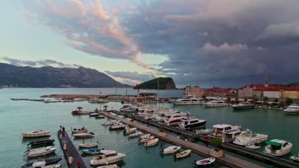 Widok Lotu Ptaka Piękną Wyspę Sveti Nikola Pobliżu Miasta Budva — Wideo stockowe