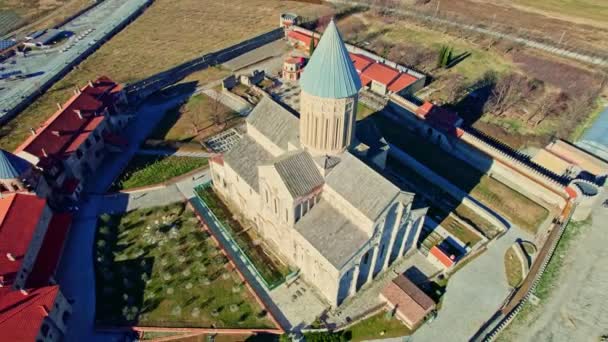 Luftaufnahme Des Alaverdi Klosters Und Der Landwirtschaftlichen Felder Region Kacheti — Stockvideo