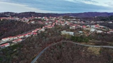 Sighnaghi şehrinin hava manzarası - Gürcistan 'ın Signagi kasabası Kakheti' nin en doğusundaki Gürcistan şehri. Georgias turizm endüstrisinin önemli merkezi. Georgia 'daki Alazani Vadisi. 