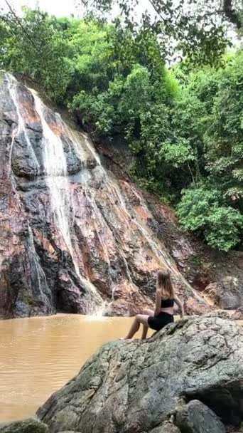 Prachtige Namuang Waterval Verborgen Weelderige Jungle Van Koh Samui Thailand — Stockvideo
