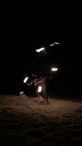 Пожежне Шоу Пляжі Вночі Кох Самуі Таїланд Приголомшливе Вогневе Шоу — стокове відео