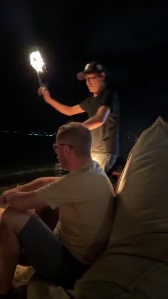 Огненное Шоу Пляже Ночью Самуи Таиланд Потрясающее Огненное Шоу Пляже — стоковое видео