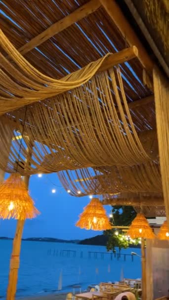 タイのボートのフィッシャーマン村のビーチでレストランのインテリア サムイ 2023年8月14日 — ストック動画