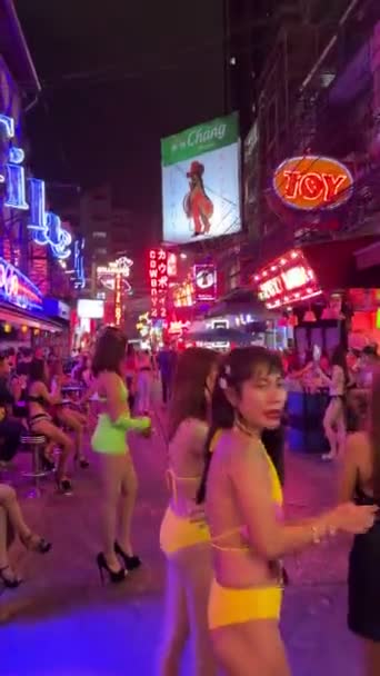 Soi Cowboy Street Žhnuly Ostré Neonové Nápisy Noční Život Erotické — Stock video