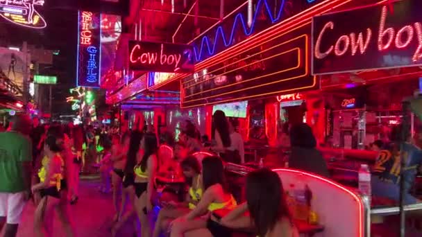 Soi Cowboy Street Žhnuly Ostré Neonové Nápisy Noční Život Erotické — Stock video