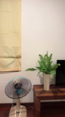 Bir otel odası iç tasarımı, Asya lüks tarzı. Samui, Tayland - 13 Mayıs 2023.