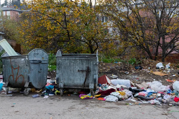 Belgrado Sérvia Novembro 2022 Pilha Lixo Lado Lixeira Espalhada Por — Fotografia de Stock