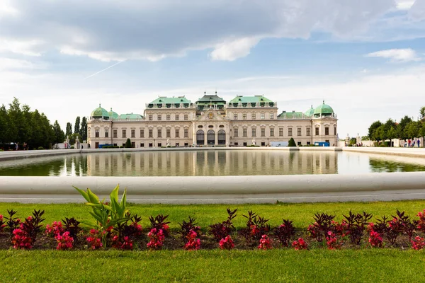 奥地利维也纳 2018年7月5日 由17世纪至18世纪在奥地利维也纳担任神圣罗马帝国和奥地利哈布斯堡王朝元帅的欧根亲王建造的巴洛克风格宫殿 — 图库照片