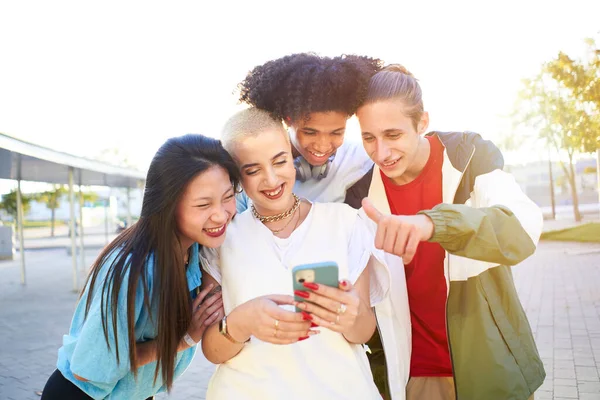 Group Happy Friends Using Phone Having Fun Street Teenagers Sharing — 图库照片
