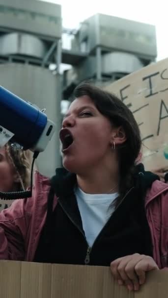 Vertical Woman Shouting Megaphone Demonstration Group People Manifestation Climate Change — Stock Video