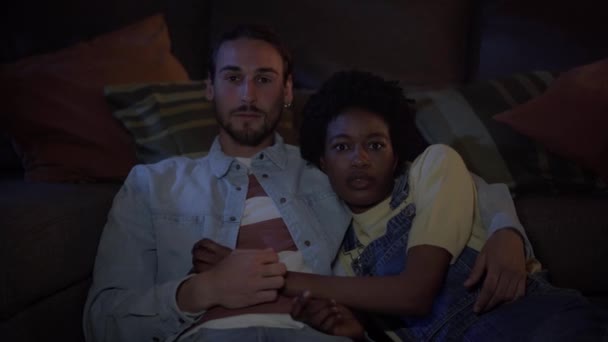 Young Multicultural Couple Surprised Face Watching Horror Movies Series Night — Stock Video