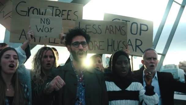 Různí Lidé Protestují Proti Válce Násilí Světě Skupina Aktivistů Protiválečnými — Stock video