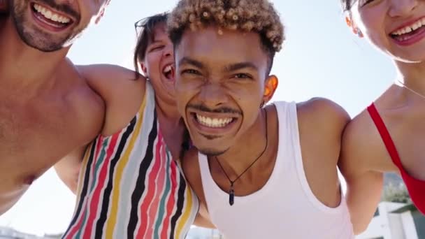 Cheerful Portrait Group Diverse Friends Beach Having Fun While Posing — Stock Video