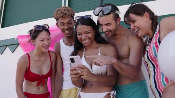 Low Angle View Group Diverse Friends Gathered Beach Circle Mobile — Vídeo de Stock