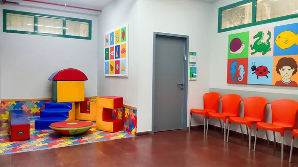 Srail Boş Modern Hastane Koridoru Çocukların Bekleme Odası — Stok fotoğraf