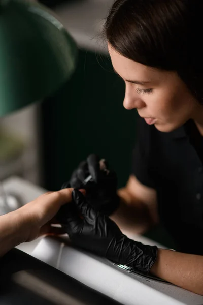 Professional Woman Manicuris Latex Gloves Applies Gel Polish Client Nails — Stock Photo, Image