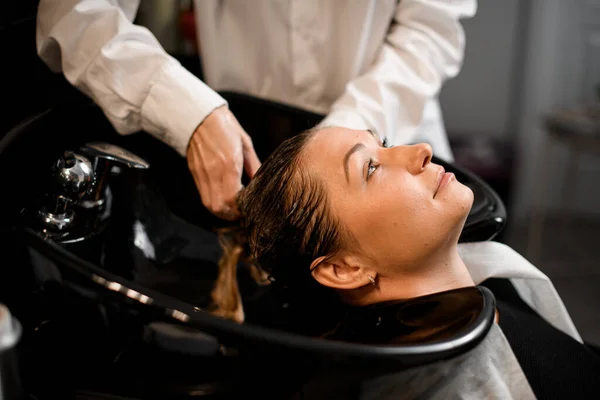 Close Caucasian Female Client Relaxed Lying Hair Washing Chair While — Φωτογραφία Αρχείου