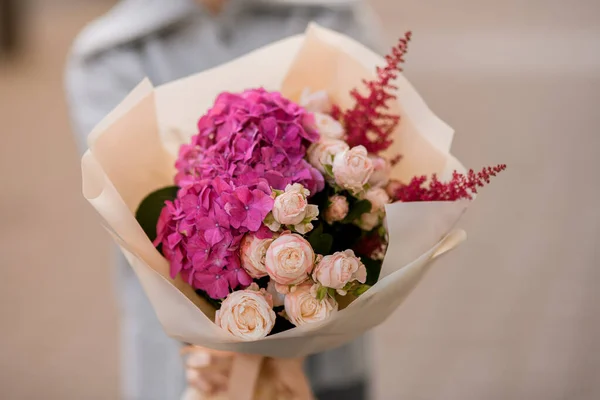 Close Beautiful Lush Luxury Fresh Flower Bouquet Pink Roses Hydrangea — Stock Photo, Image