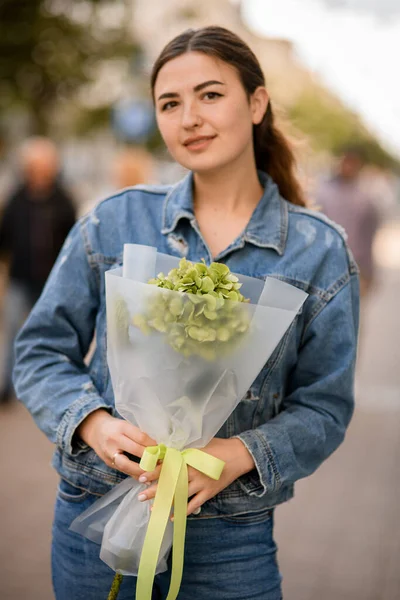 Beau Bouquet Élégant Mode Hortensia Verte Papier Emballage Dans Les — Photo