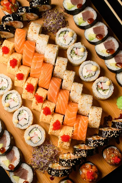 Japonská Kuchyňská Sada Maki Sushi Rohlíků Tuňákem Lososem Smetanovým Sýrem — Stock fotografie