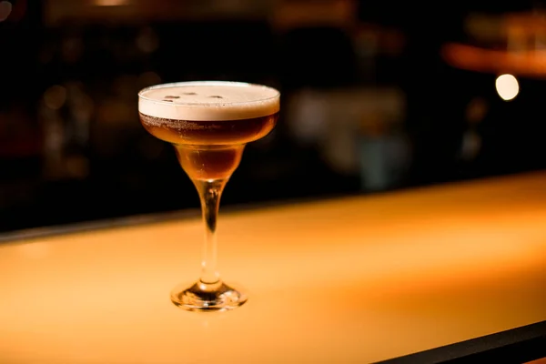 Heerlijke Espresso Martini Cocktail Met Wodka Koffielikeur Siroop Ijs Bar — Stockfoto