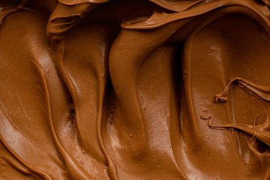 Tuzlu karamelli Ganache. Tatlıları ya da kekleri doldurmak ya da süslemek için krema. Yakın görünüm.